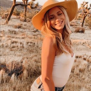 Meet your Posher, Brooke